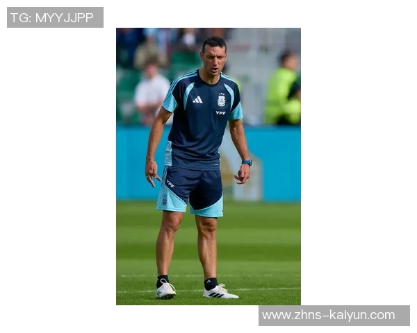 每体：阿根廷队在西班牙集训，球迷热情高涨只为一睹梅西风采