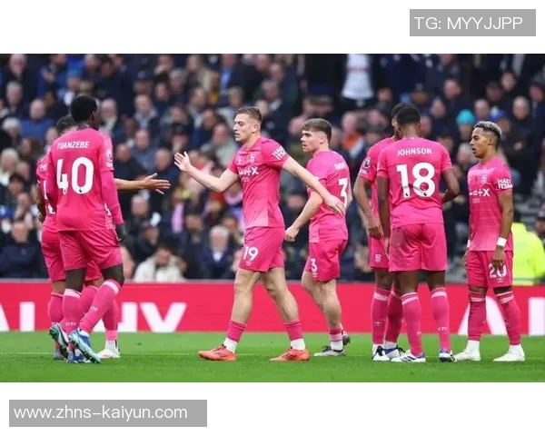 英超-近7轮遭6负！利物浦0-3森林跌至第11名红军全场21脚射门未果