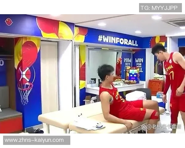 赵睿脚踝扭伤痛苦无比——中国男篮首胜的代价不小